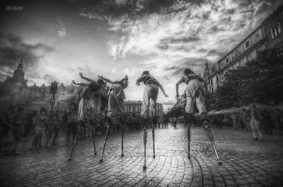 Tancerze, muzycy, szczudlarze, mistrzowie akrobatyki: zapowiada się wspaniały uliczny spektakl