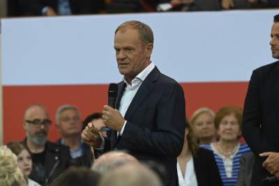 Donald Tusk w Krakowie: mocna riposta na 800 plus Kaczyńskiego