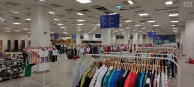 W „Szafie Dobra" brakuje wolontariuszy. Zmiany w wydawaniu odzieży