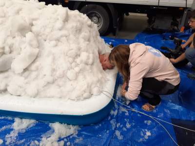 W maju w Krakowie bił rekord Guinnessa w siedzeniu w śniegu