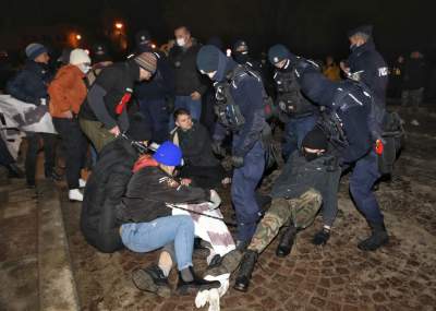 Po interwencji policji na Wawelu: siniaki i zarzuty dla blokujących wjazd