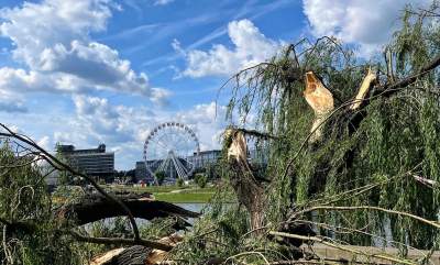 Dzień po nawałnicy: Sto zniszczonych aut, dwieście domów, pożar od uderzenia pioruna