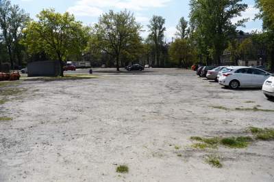 Darmowy parking w centrum Krakowa. Radny: "trzeba z tym skończyć"