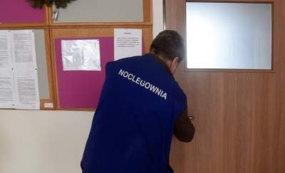 Chętnie pomogliśmy bezdomnym psom, a co z bezdomnymi ludźmi?