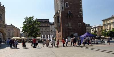 Lepiej stanąć w takiej kolejce, niż zapłacić 5 tysięcy kary. Zostało coraz mniej czasu