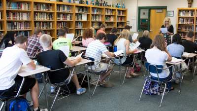 K. Piasecki: Zmaż w rysunku zbędne kreski - sprawdź co mówi Jędraszewski