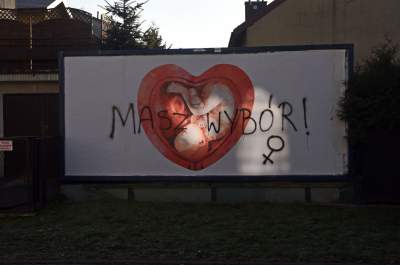 Plakaty rosyjskiej artystki zniszczone. Nie przedstawiały drastycznych treści