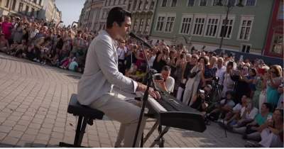 Relacja ze spontanicznego koncertu na Rynku podbija sieć, Matteo Bocelli znów w Krakowie