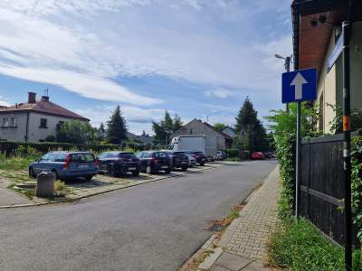 Kraków przygotowuje się na zmiany klimatyczne: chcą usunąć kostkę i zlikwidować dziki parking