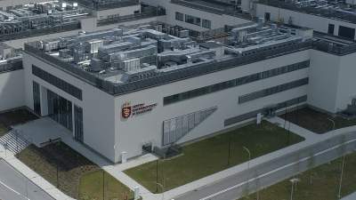 Ponad trzysta ofiar w kraju, ale mniej chorych w szpitalach i pod respiratorami