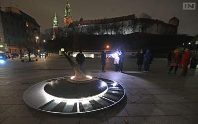 Co zrobić z placem pod Wawelem? "To ma być zielona przestrzeń"