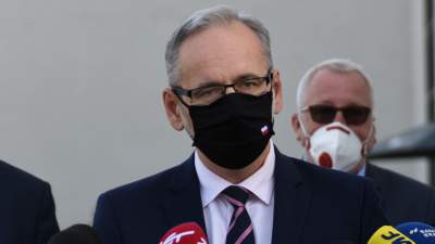 Minister zdrowia: "Materializuje się czarny scenariusz!" Nowe obostrzenia na razie bez Małopolski