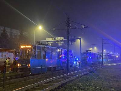 Zderzenie tramwajów: poważnie ranny motorniczy, poszkodowanych wiele osób