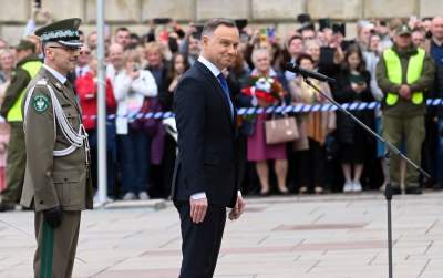 Na Wawelu prezydent świętuje ze Strażą Graniczną, aktywiści protestują "przeciw bestialstwu"