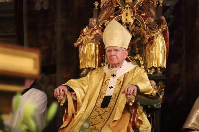 "Polska musi być polska". Abp Jędraszewski o koczujących uchodźcach?