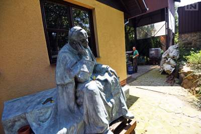 M. Jantos: najwyższy czas ograniczyć liczbę stawianych pomników