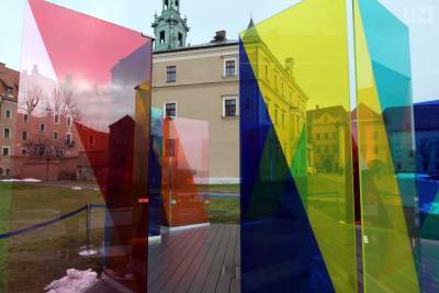 Intrygująca instalacja na Wawelu. Można dotykać i medytować!