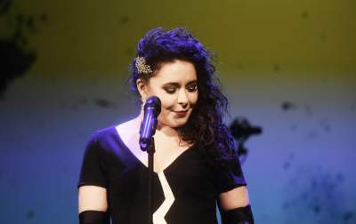 Podróż do lat 50. i 60. minionego wieku. Reżyseruje Materna, śpiewa Kamila Klimczak