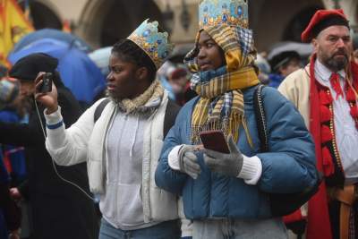 Ponadnarodowa serdeczność w Krakowie, tradycyjny orszak przeszedł przez miasto