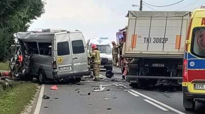 Zderzenie busa z ciężarówką. Zginęły dwie osoby