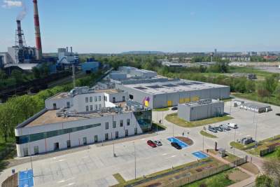 Nowy magazyn przeciwpowodziowy, a w nim piasek, agregaty i... zbiornik na wodę