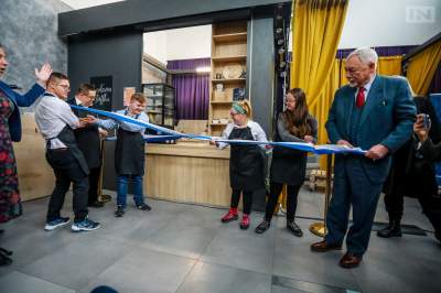 Święto kawiarni prowadzonej przez ludzi z zespołem Downa, prezydent przeciął wstęgę