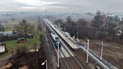 Na przystanku kolejowym w Krakowie testują nową nawierzchnię, ma ograniczyć hałas