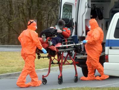 Wykryto nowe zakażenia: głównie u osób młodych i w średnim wieku