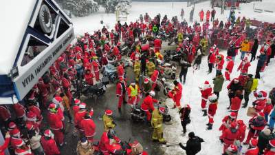 MotoMikołaje nie dały się zimie, przyjechali przed szpital na motocyklach