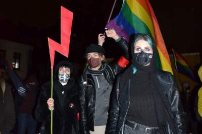 Protest przeciwko brutalnej akcji policji. Kraków solidarny z Warszawą
