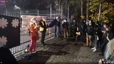 Blokada na Kalwaryjskiej. Protestujący ruszyli pod siedzibę TVP