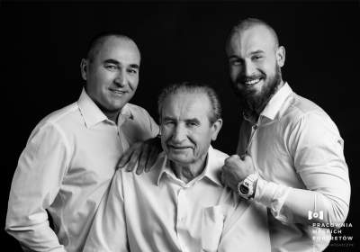 Chwali się, że z każdego zrobi przystojniaka, ale trochę to kosztuje