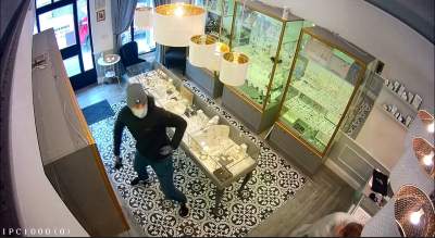 Napad na sklep jubilerski. Policja prosi o pomoc