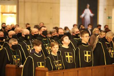 Metropolita do Rycerzy JP II: Bez Boga człowiek zatraca się w pracoholizmie, seksoholizmie...