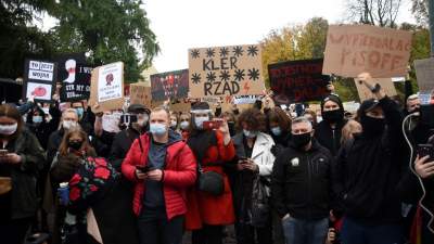 Wielotysięczny, pełen gniewu tłum przed kurią. Nie przebierali w słowach