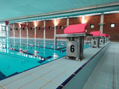 Uniwersytetu Ekomonicznego nie stać na utrzymanie basenu. Pływalnia została zamknięta