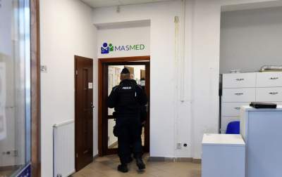 Tu do "szczepień" ustawiały się olbrzymie kolejki: po pseudoszczepionki