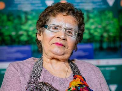 Pracownicy Teatru Nowego w nowej roli, pomagają seniorom