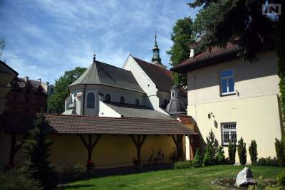 Gazeta Wyborcza: kuria wyrzuca księdza z przyszłej rezydencji Jędraszewskiego