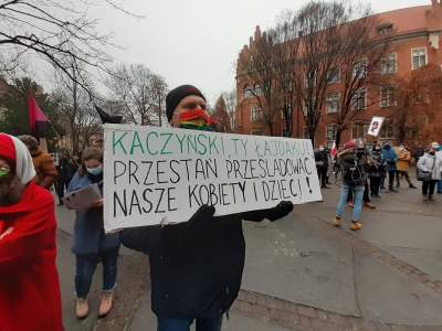 Strajk Kobiet: "Chcemy praw, nie prezentów", "Nie chcemy by nas bito i gazowano"
