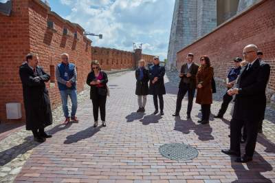 Nowe wejście na Wawel otwarte dla zwiedzających, tę drogę zbudowali Austriacy