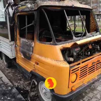 Przeciwnicy aborcji oskarżają: "terroryści spalili nam furgonetkę"