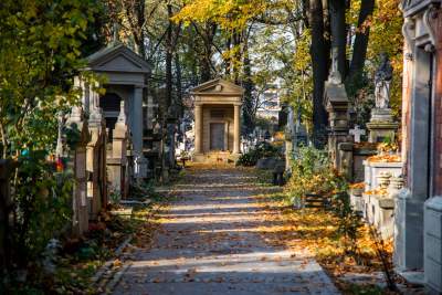 Krzysztof Piasecki: Półtora metra pod ziemią wszyscy równi