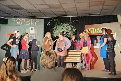 Zaginął kot, a odnaleźli się sąsiedzi. Niezwykły teatr z krakowskiego osiedla