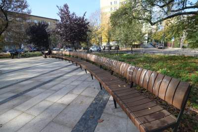 Plac Axentowicza: ledwo wyremontowany, już wandale dali o sobie znać