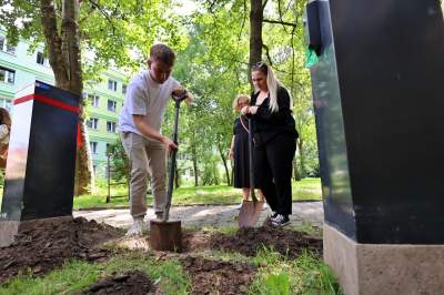 Miasto odpowiada aktywistom: nikt nie planował utylizować nowych koszy i ławek
