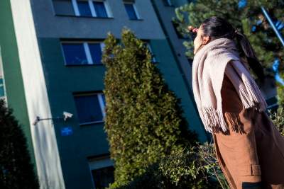 Mieszkańcy Czyżyn mają go dość: hałasuje, niszczy elewacje i jest sprytny