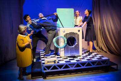 "Groteska" nie daje się COVID-owi. Znakomity spektakl