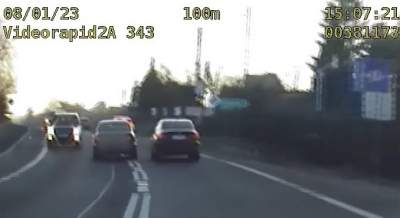 Karkołomna ucieczka przed radiowozem, uszkodził autobus (film)