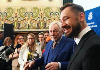 Coś się kończy, coś się zaczyna… Nowy prezydent na zaprzysiężenie przyjechał na rowerze